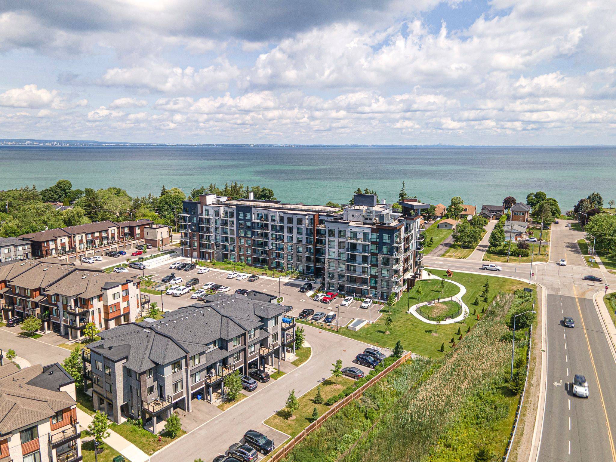 Hamilton, ON L8E 0L2,600 North Service RD #418