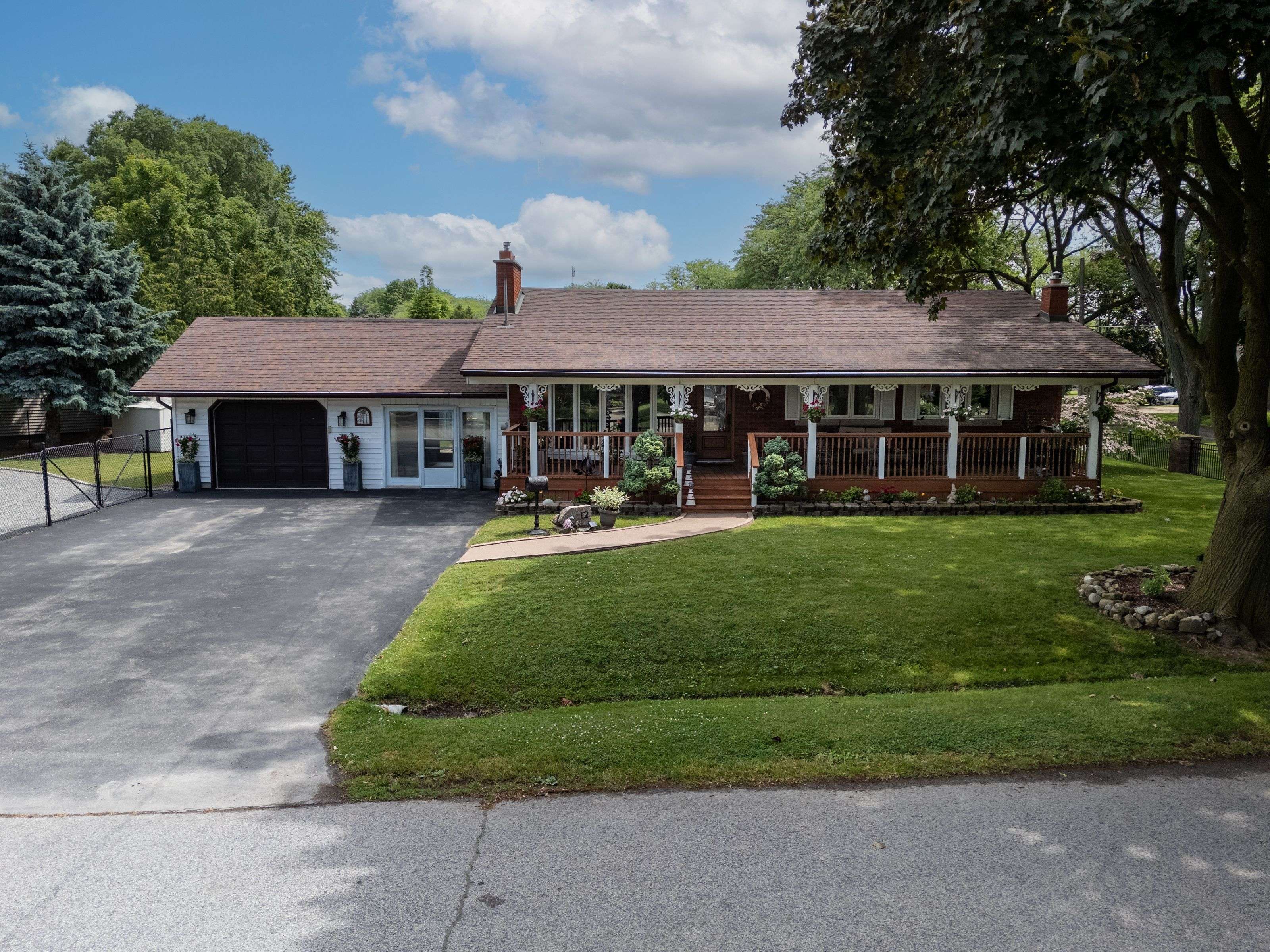 St. Catharines, ON L2N 3R6,12 AQUADALE DR