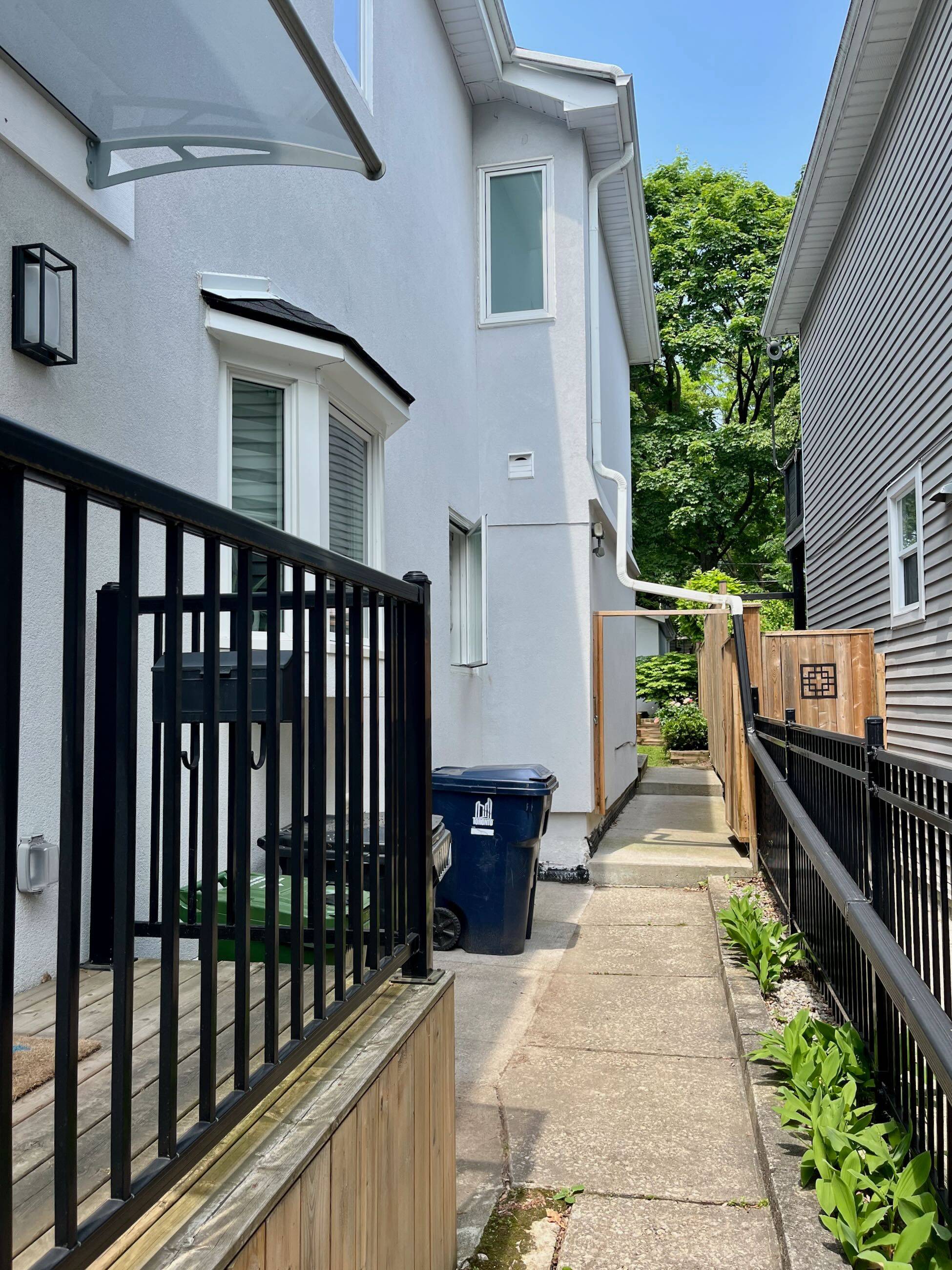Toronto C02, ON M6G 2E8,66 Alcina AVE