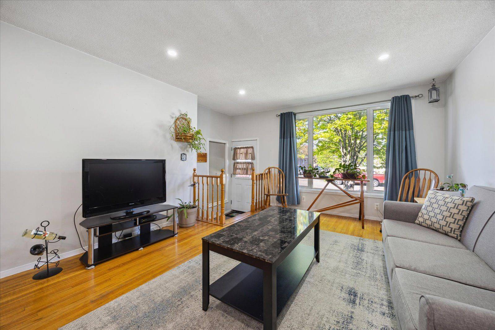 Whitby, ON L1N 1Z3,304 Rosedale DR