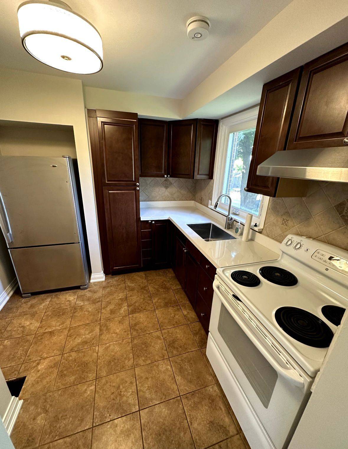 Hamilton, ON L8J 3T7,220 Highland RD W