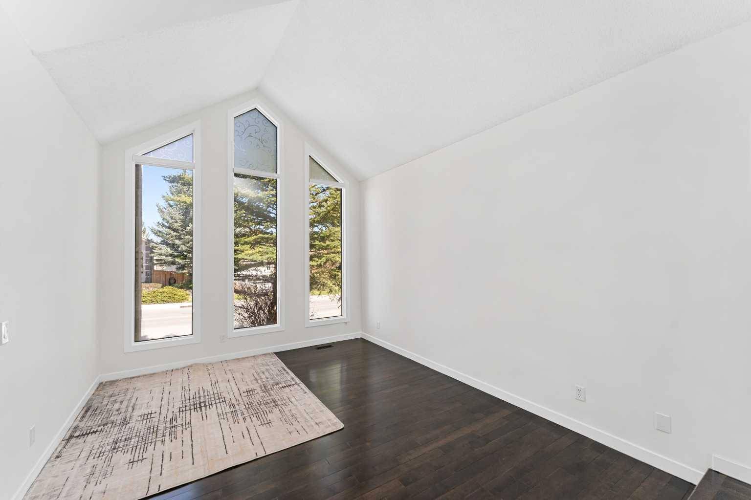 Calgary, AB T2Y 2G8,919 Shawnee DR SW