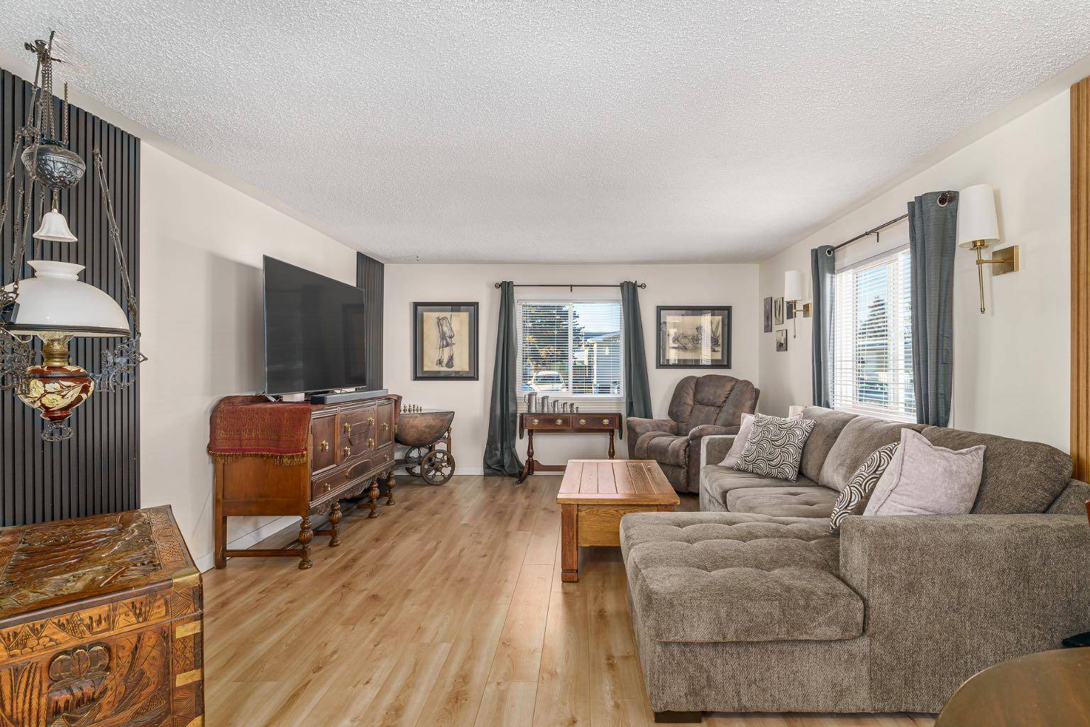 Calgary, AB T3B 5P4,3223 83 ST NW #127