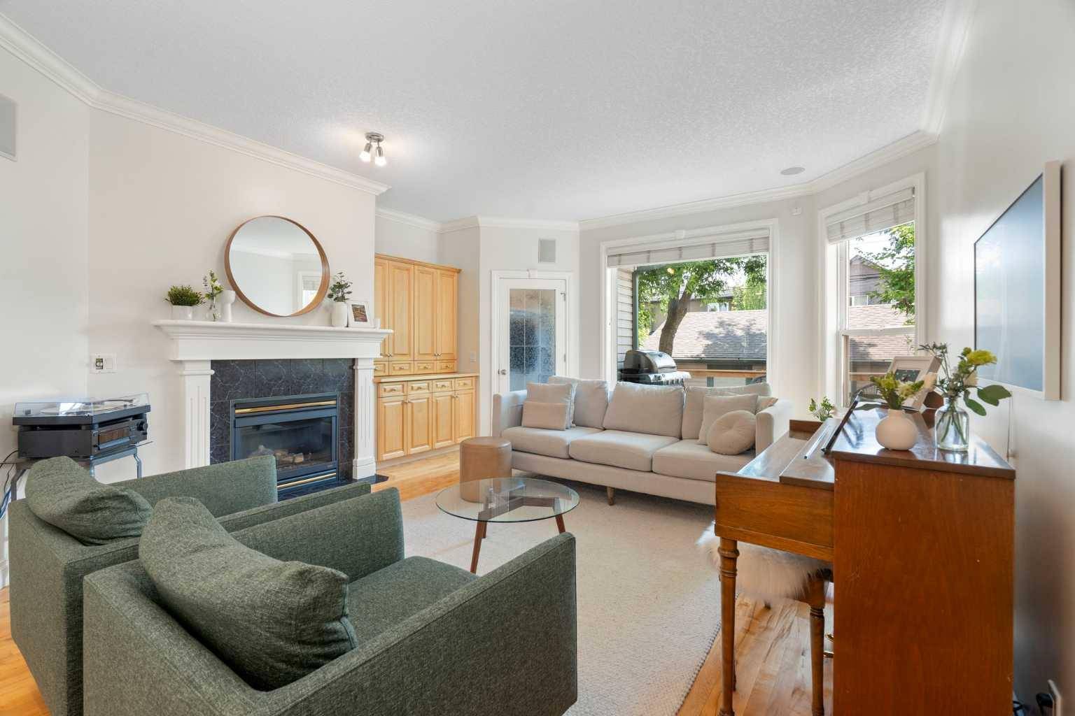 Calgary, AB T2V 0G4,725 55 AVE SW