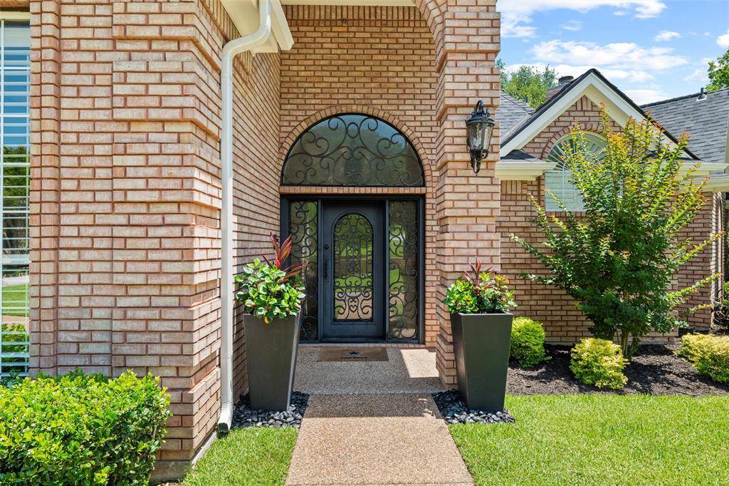 Colleyville, TX 76034,900 Briar Ridge Drive