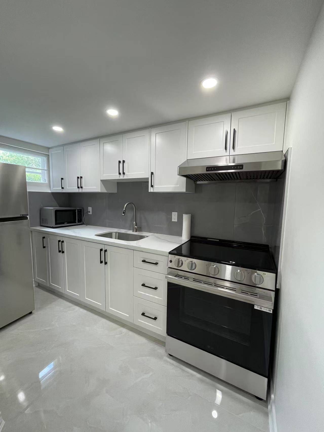 Richmond Hill, ON L4C 1Z3,112 Lawrence AVE #BSMT