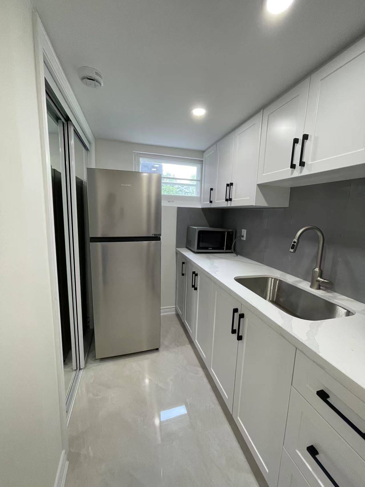 Richmond Hill, ON L4C 1Z3,112 Lawrence AVE #BSMT