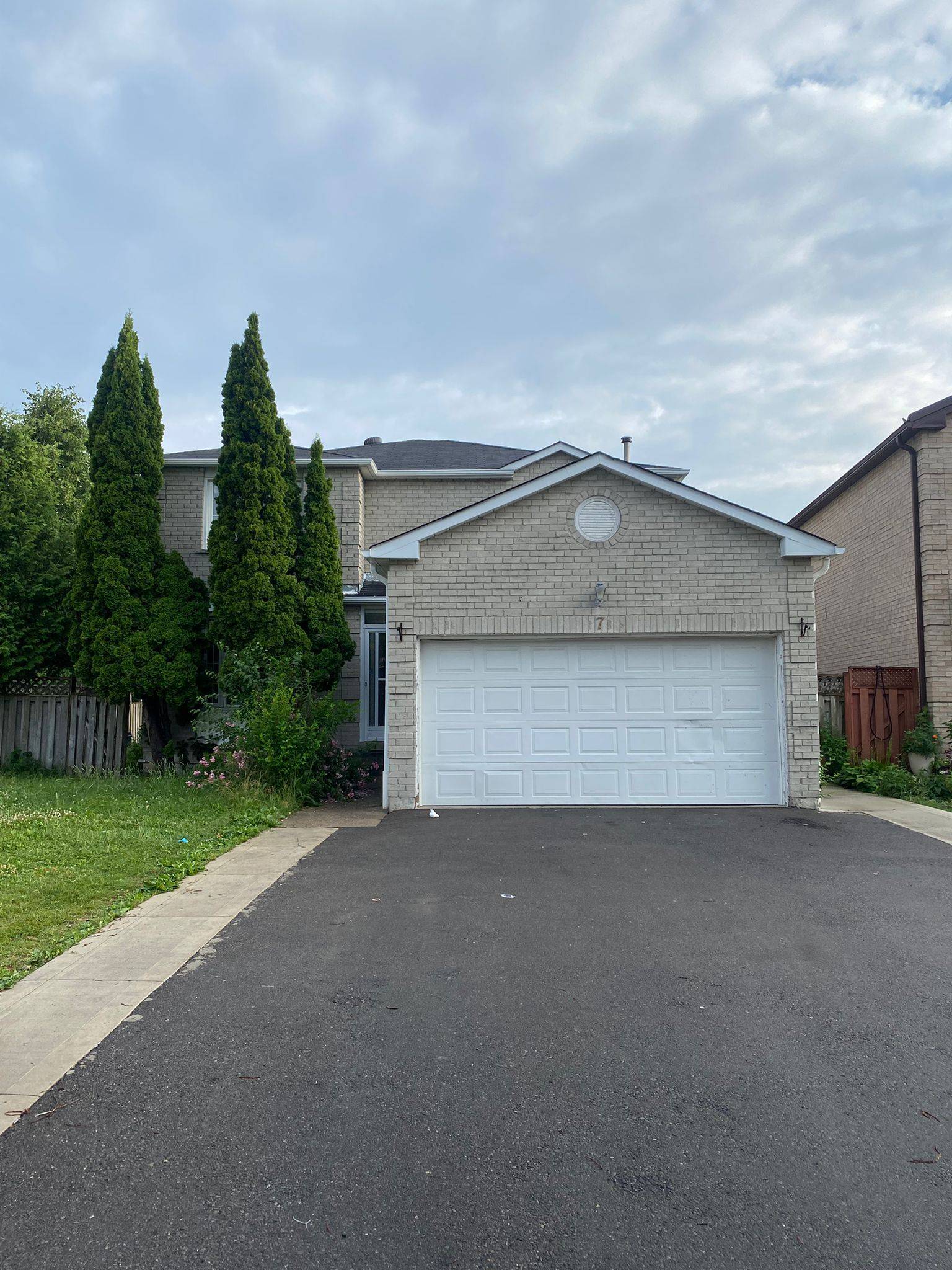 Brampton, ON L6Y 3R4,7 Clydesdale CIR #Upper