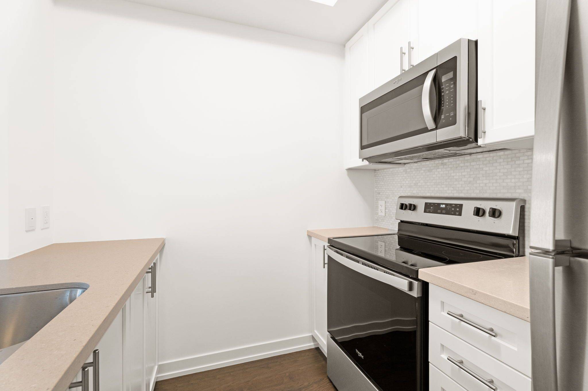 Hamilton, ON L8B 2A5,460 Dundas ST E #434
