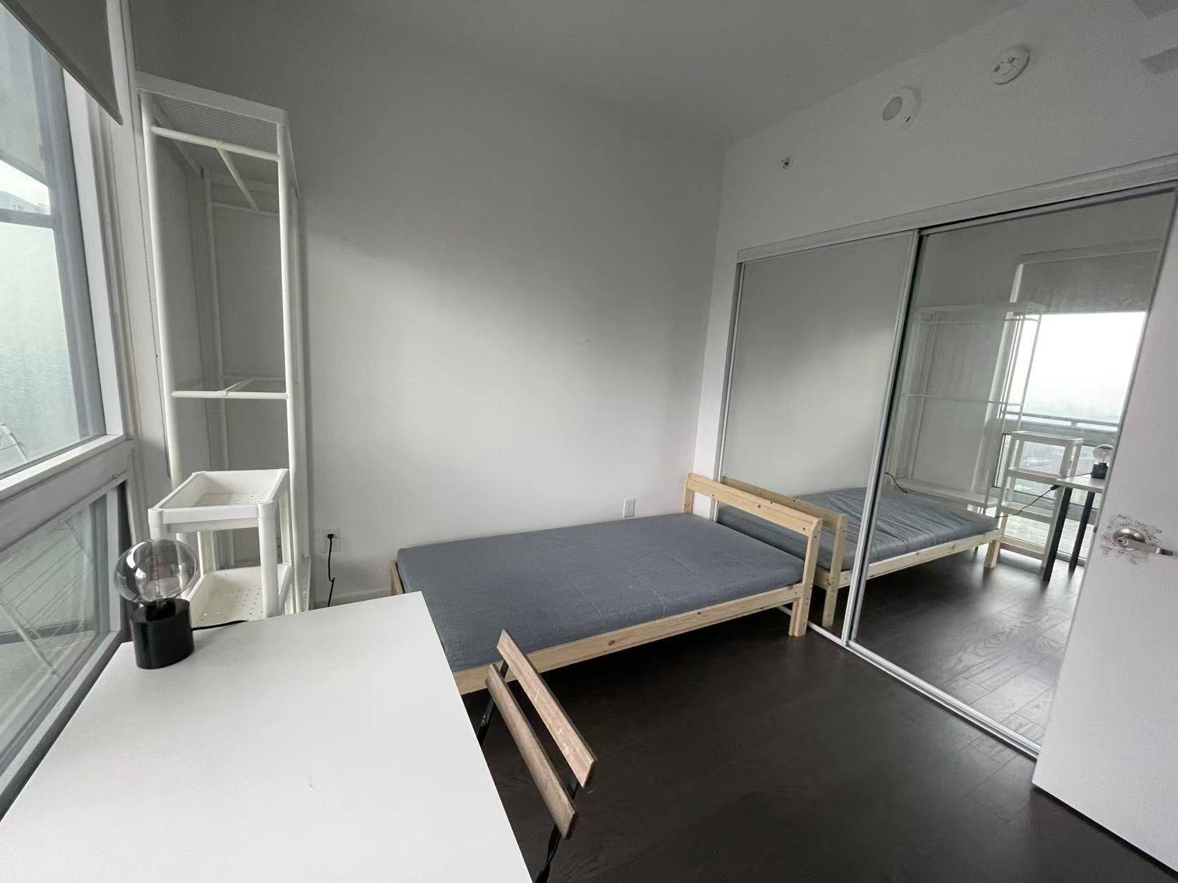 Toronto C01, ON M5S 2A2,955 Bay ST #4101 ROOM B