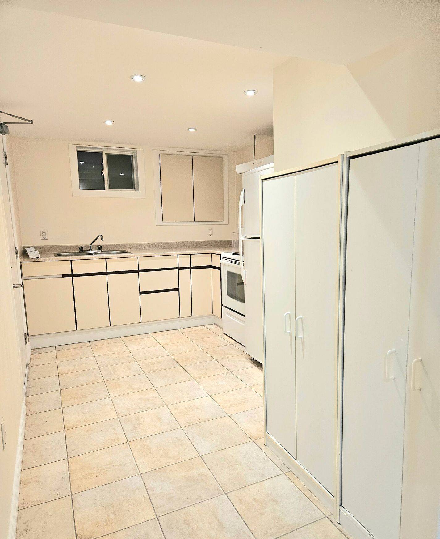 Newmarket, ON L3Y 3P5,99 Woodpark PL #Basement