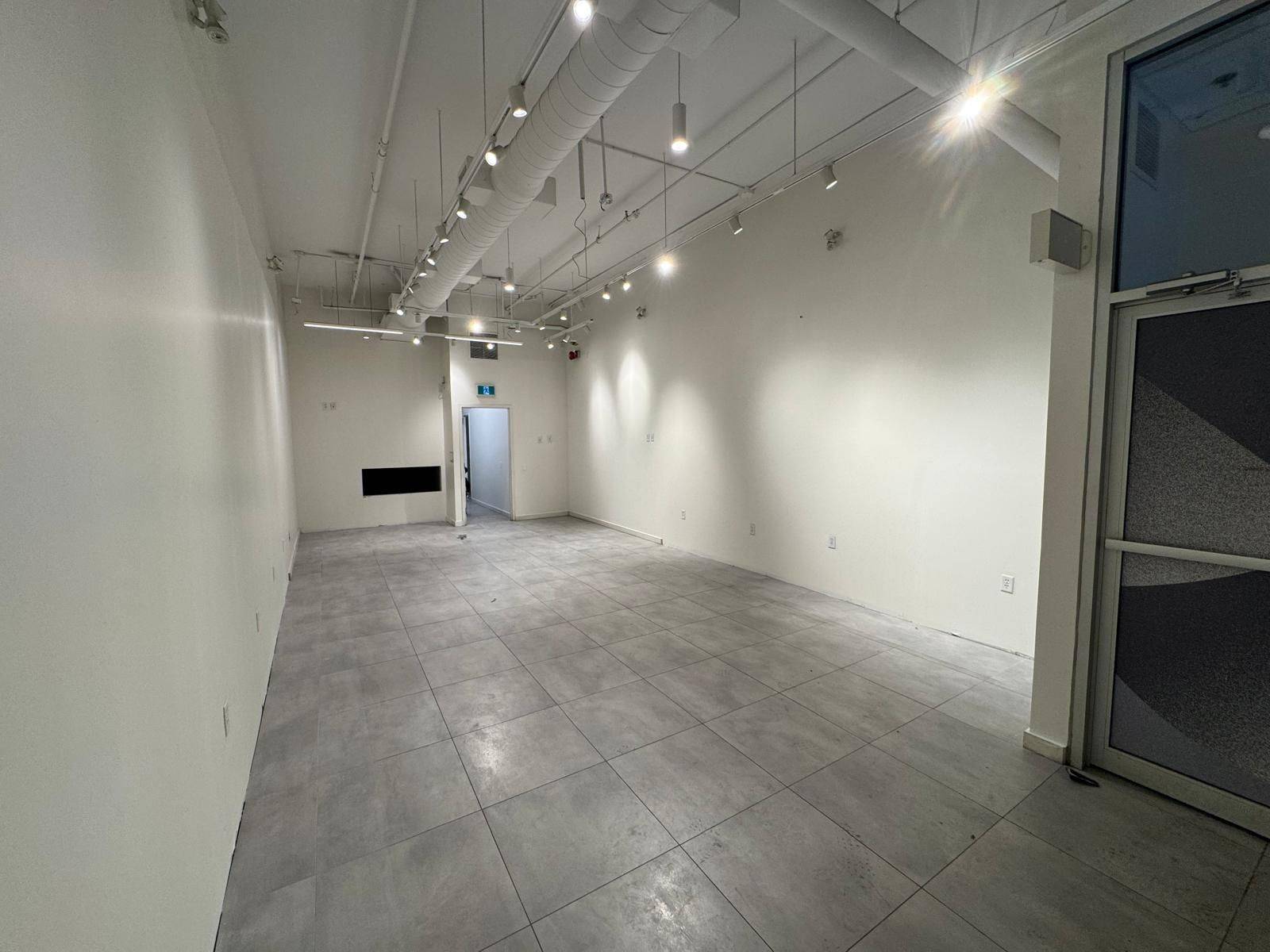 Toronto C01, ON M6J 1J5,1180 Queen ST W
