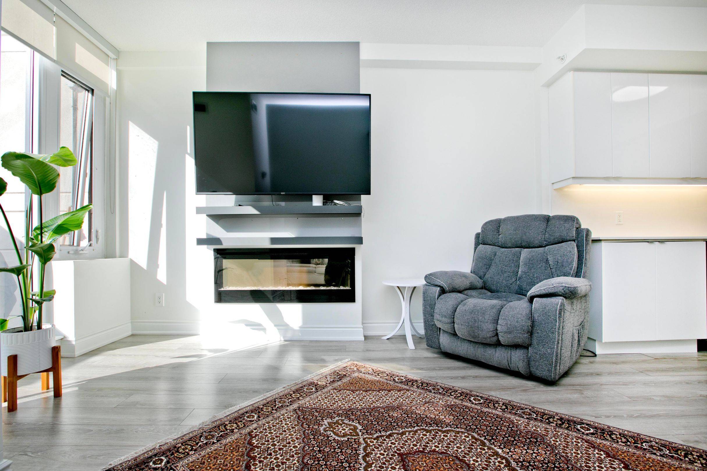 Richmond Hill, ON L4C 0X5,9618 Yonge ST #105