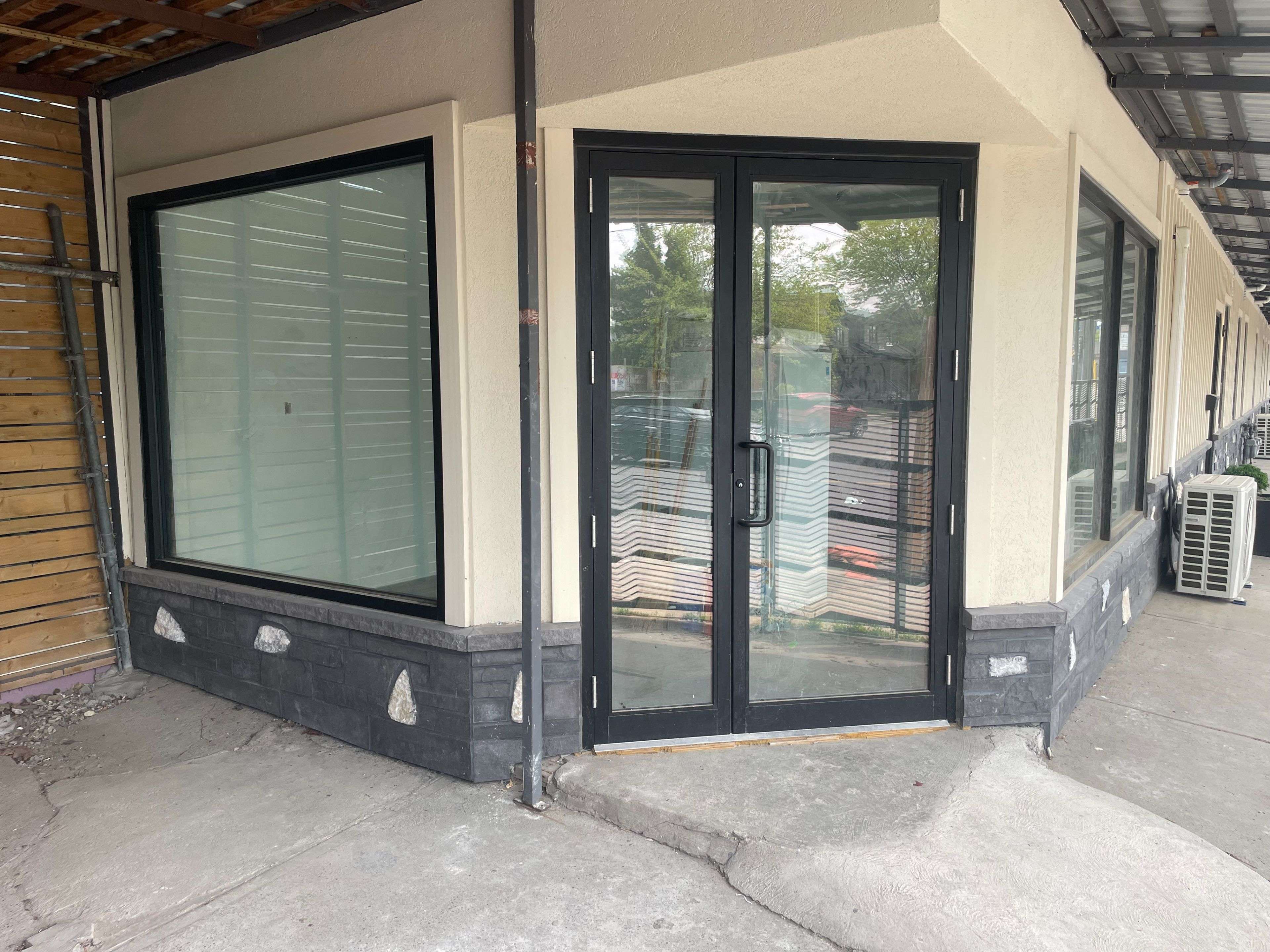 Toronto W03, ON M6E 1P7,140 Rogers RD #Store