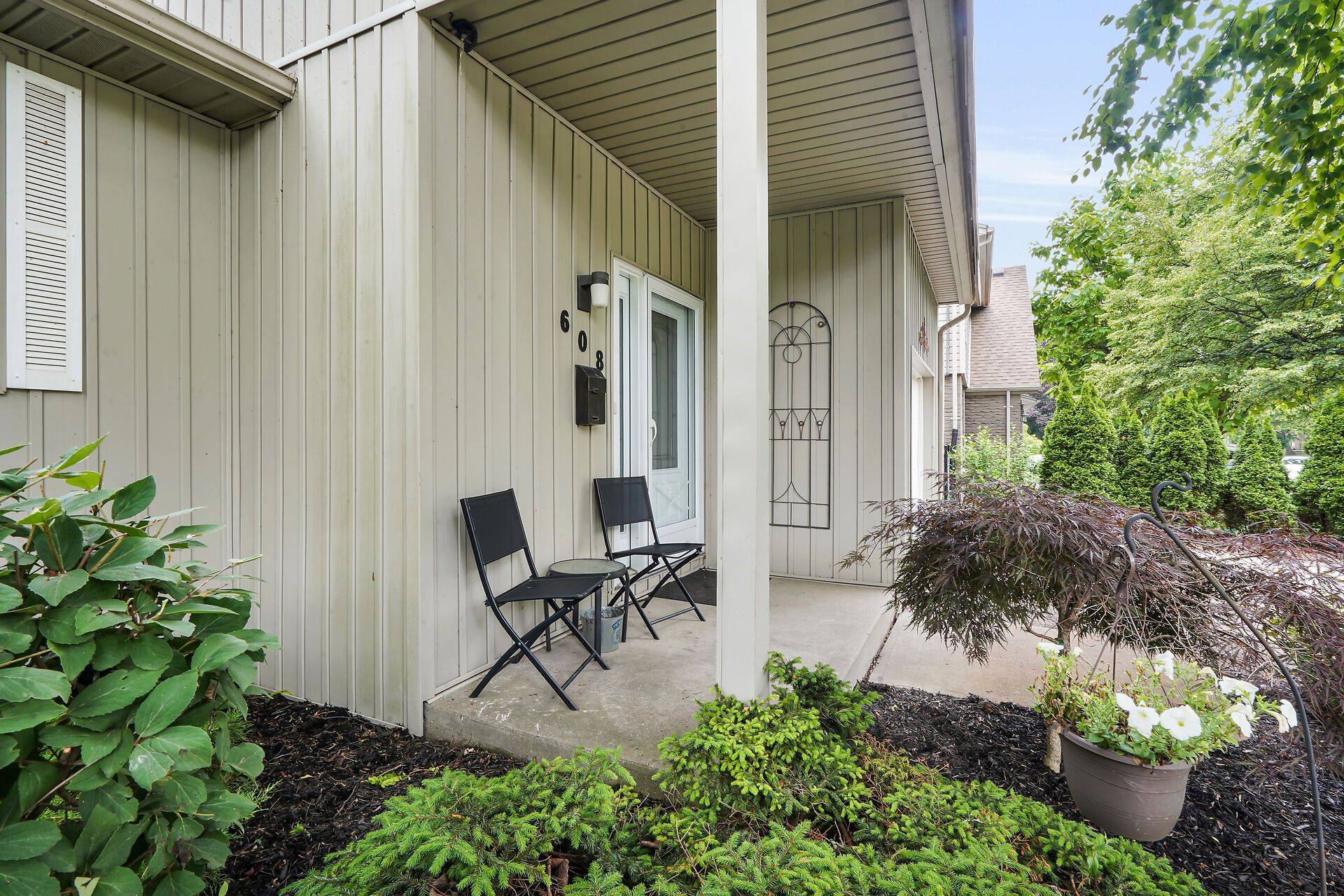 London South, ON N6K 1G5,608 Village Green AVE