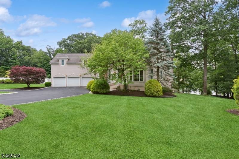 North Brunswick Twp., NJ 08902,7 Pershing Ct