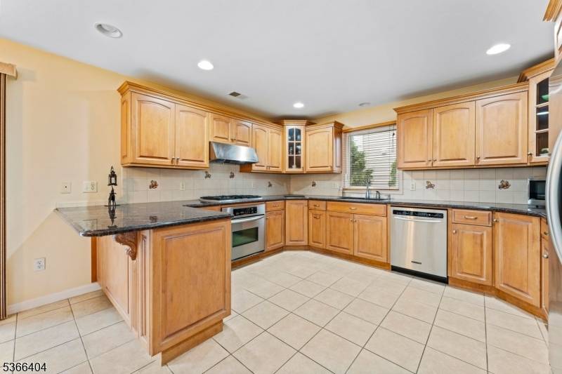 Nutley Twp., NJ 07110,88 San Antonio Ave