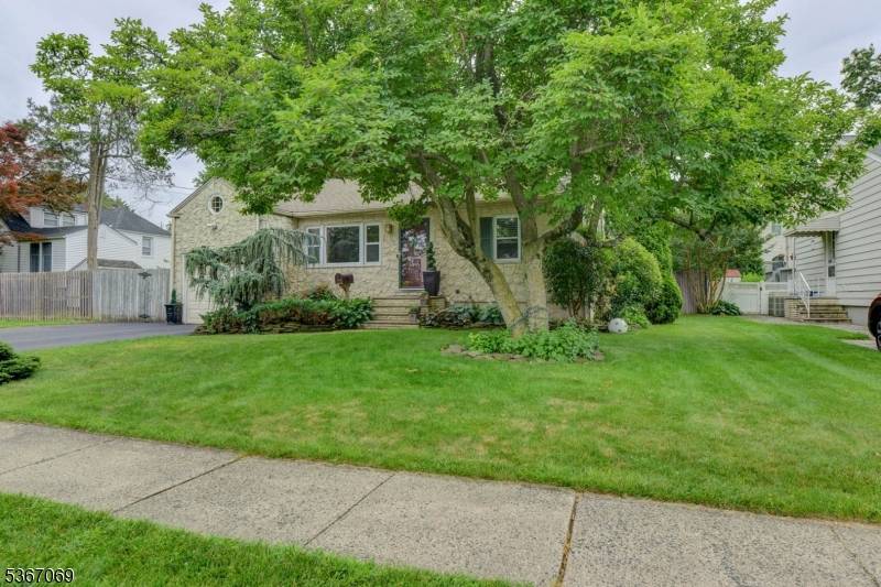 Springfield Twp., NJ 07081,81 Mapes Ave