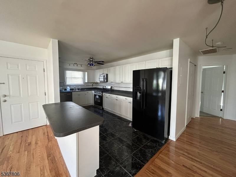 Elizabeth City, NJ 07208,1356 North Ave