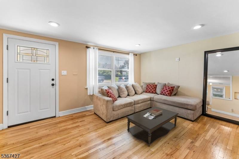 Linden City, NJ 07036,837 Keep St
