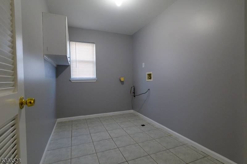 Newark City, NJ 07107,40 11Th Ave #3
