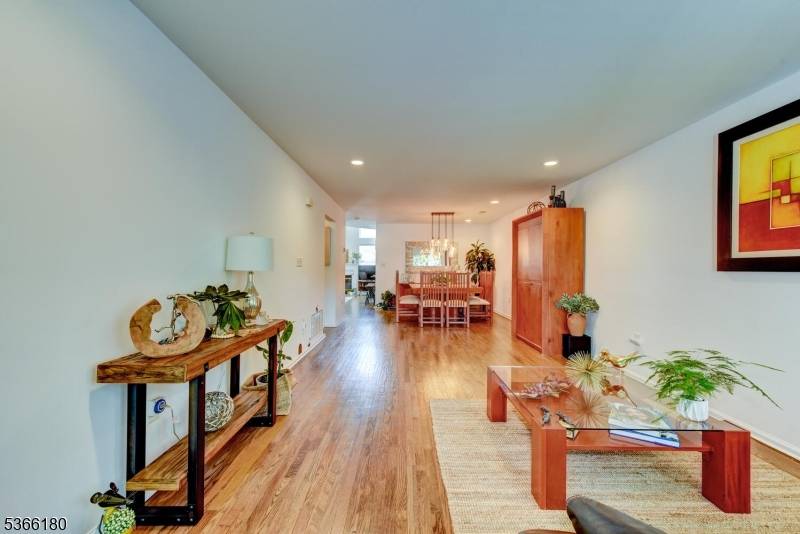 Bernards Twp., NJ 07920,45 Mayflower Dr