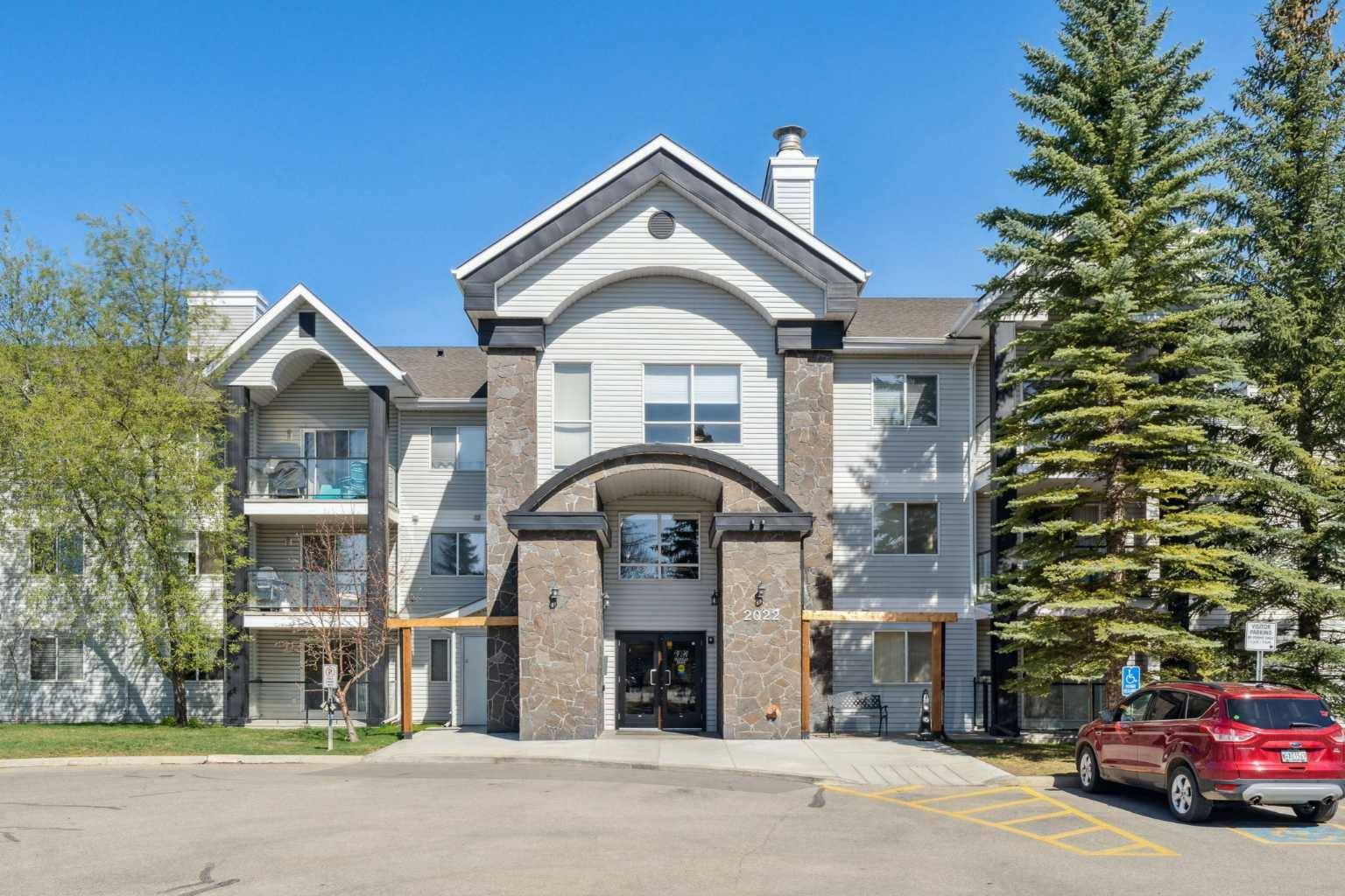 Calgary, AB T2J 7H1,2022 Canyon Meadows DR SE #111