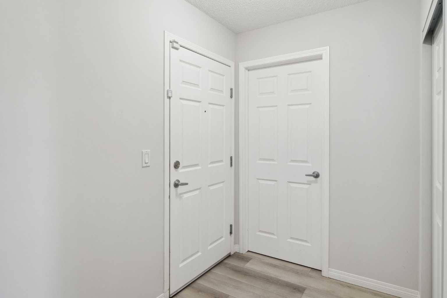 Calgary, AB T2J 7H1,2022 Canyon Meadows DR SE #111