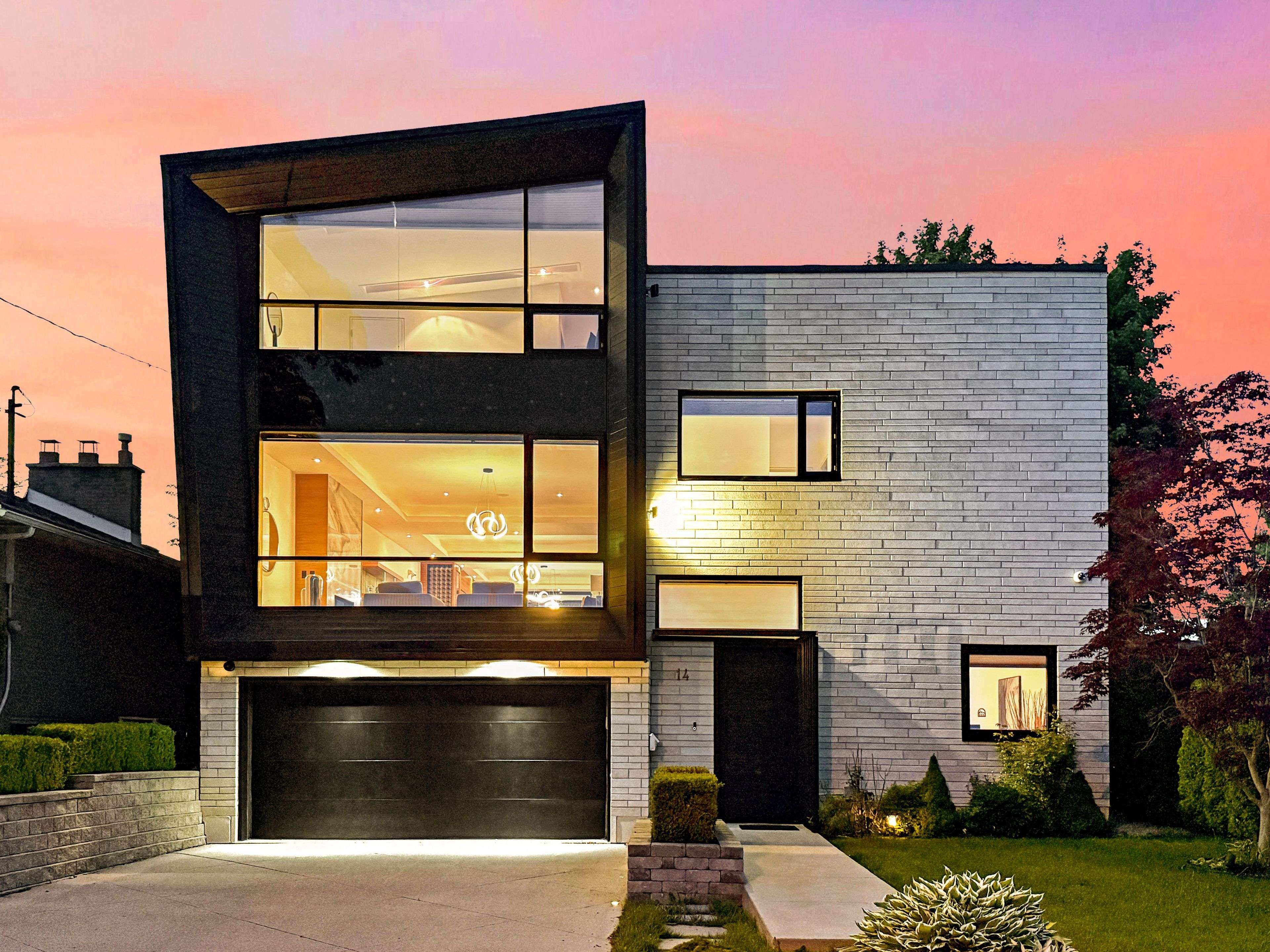 Toronto C15, ON M2K 1X8,14 Windham DR