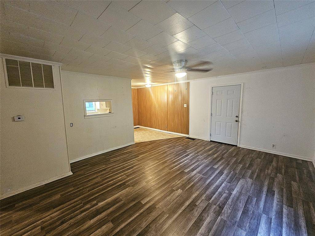 Groesbeck, TX 76642,307 E State Street