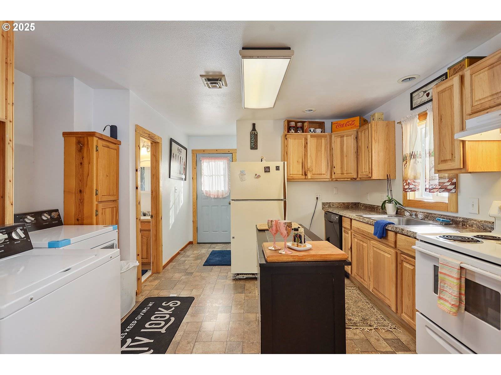 Tygh Valley, OR 97063,127 S MIKE RD