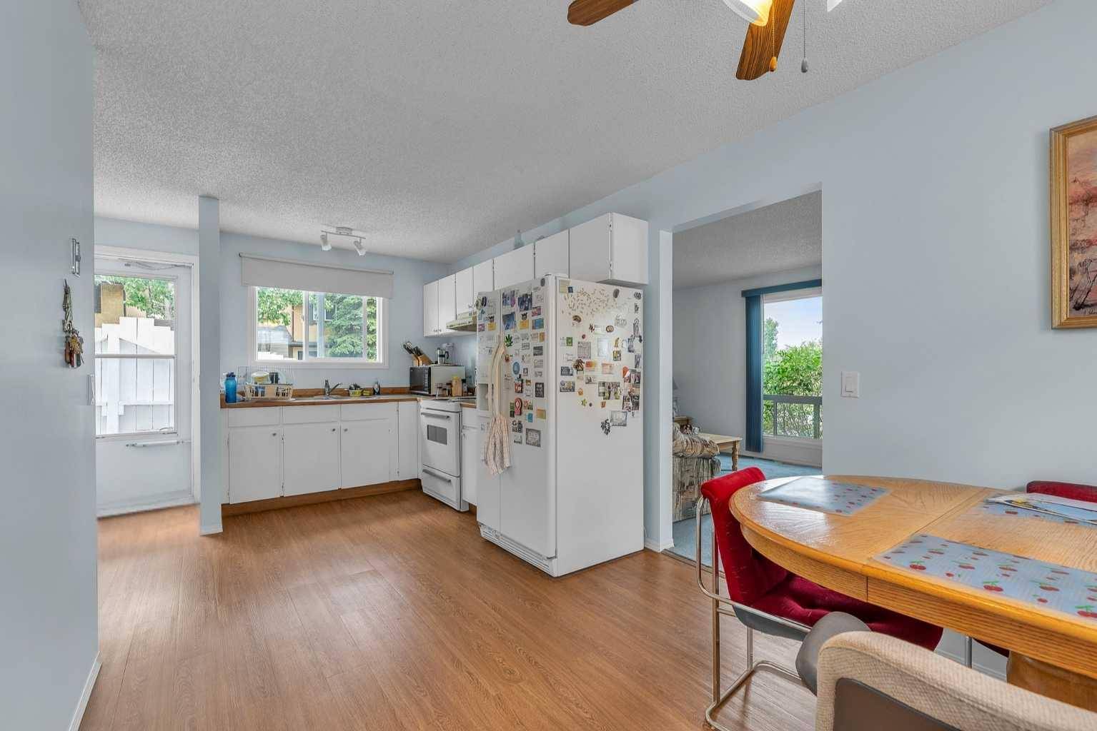 Calgary, AB T1Y4N9,218 Pinemeadow RD NE