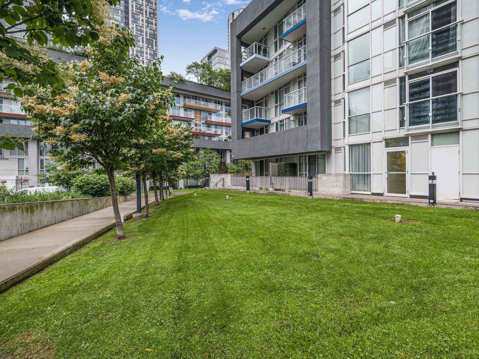 Toronto C01, ON M5V 0J8,75 Queens Wharf RD #116