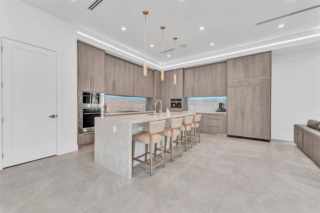 Delray Beach, FL 33483,723 S Lake Avenue