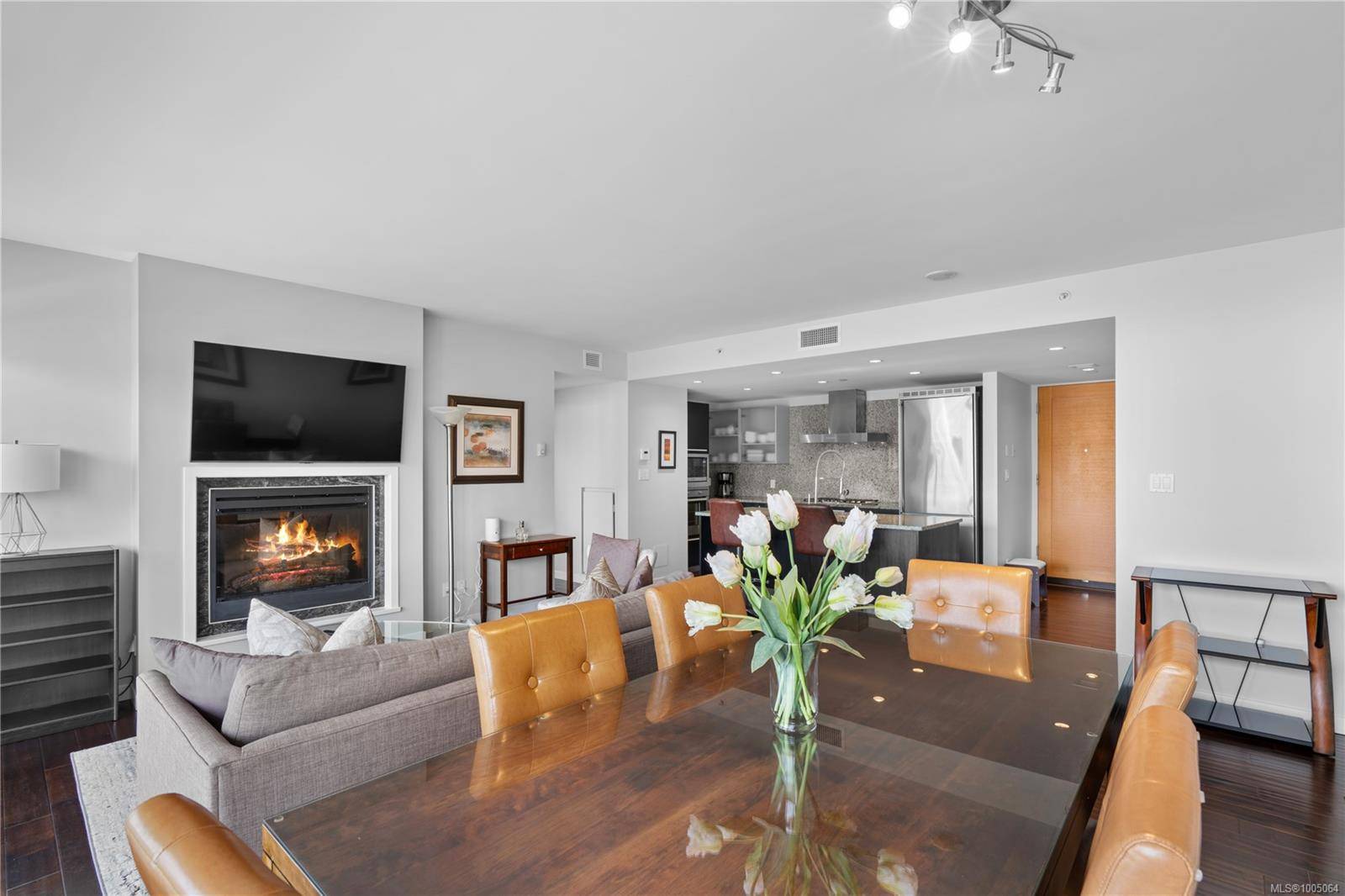 Victoria, BC V8W 0A9,707 Courtney St #606