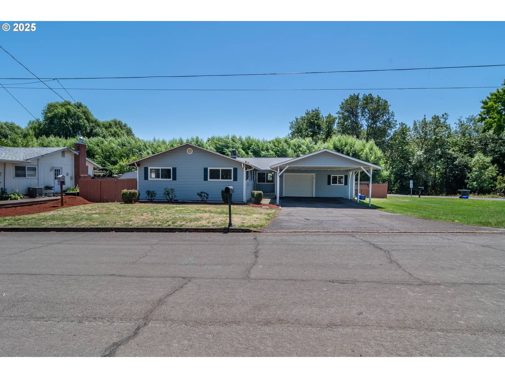 Roseburg, OR 97471,1595 NW MARTIN AVE