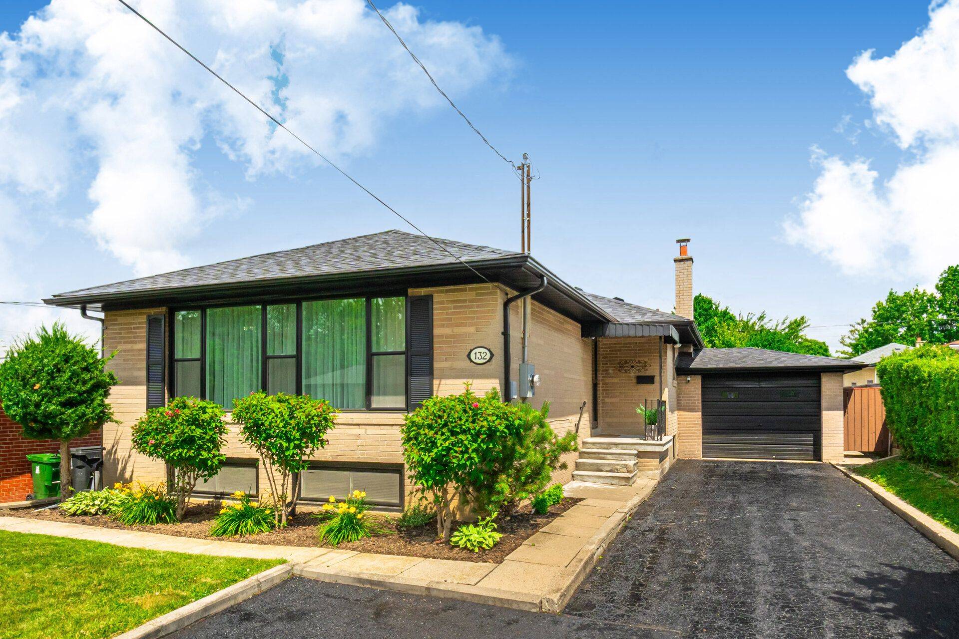 Toronto W04, ON M6L 1G3,132 Wyndale DR