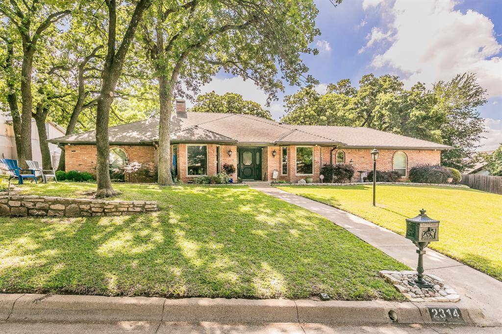 Arlington, TX 76012,2314 Wakeforest Court