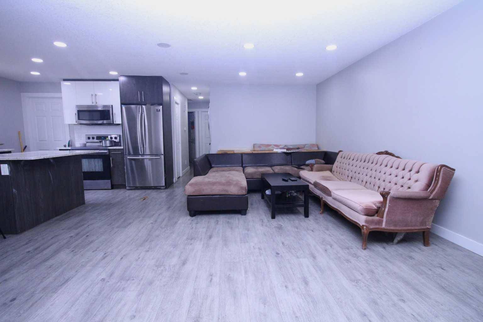 Calgary, AB T3J1P7,11 Falshire DR NE