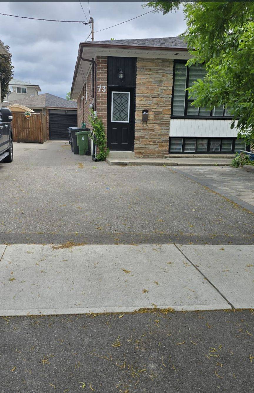 Toronto W05, ON M9L 2G7,73 Seacliff BLVD