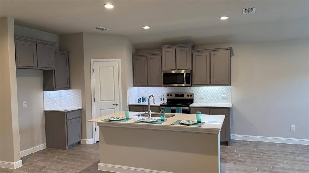 Burleson, TX 76028,1749 RIVER BEND Road