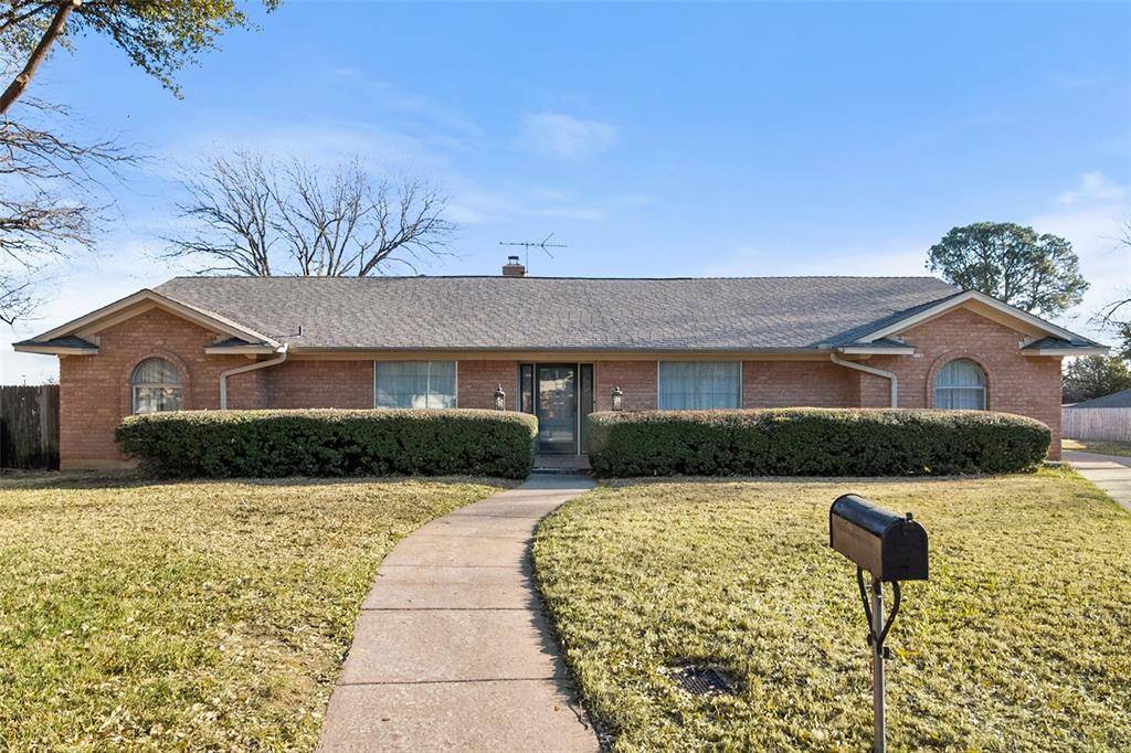 Arlington, TX 76015,1611 Royal Mile Court