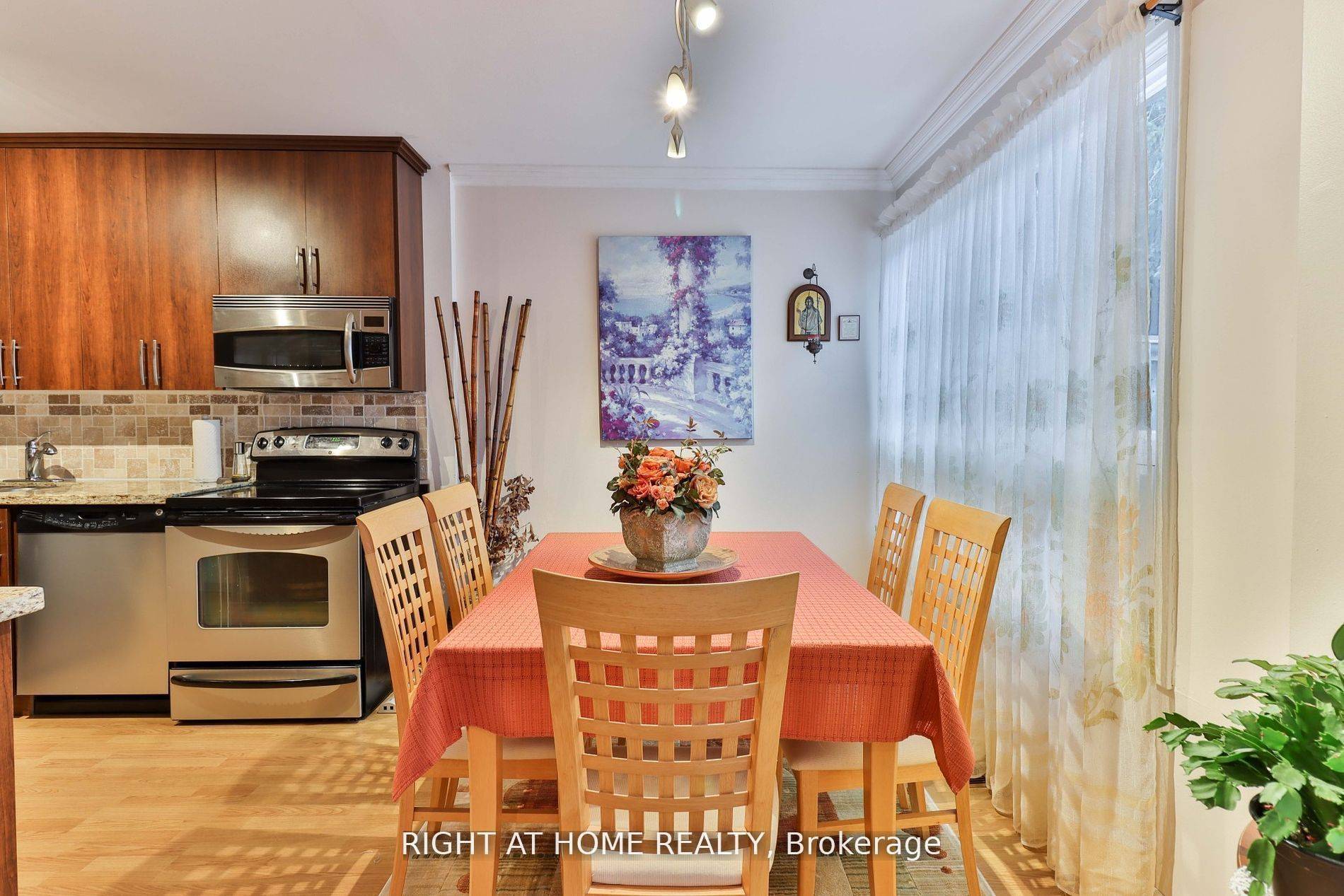 Toronto C13, ON M3A 3B5,50 Three Valleys DR #12