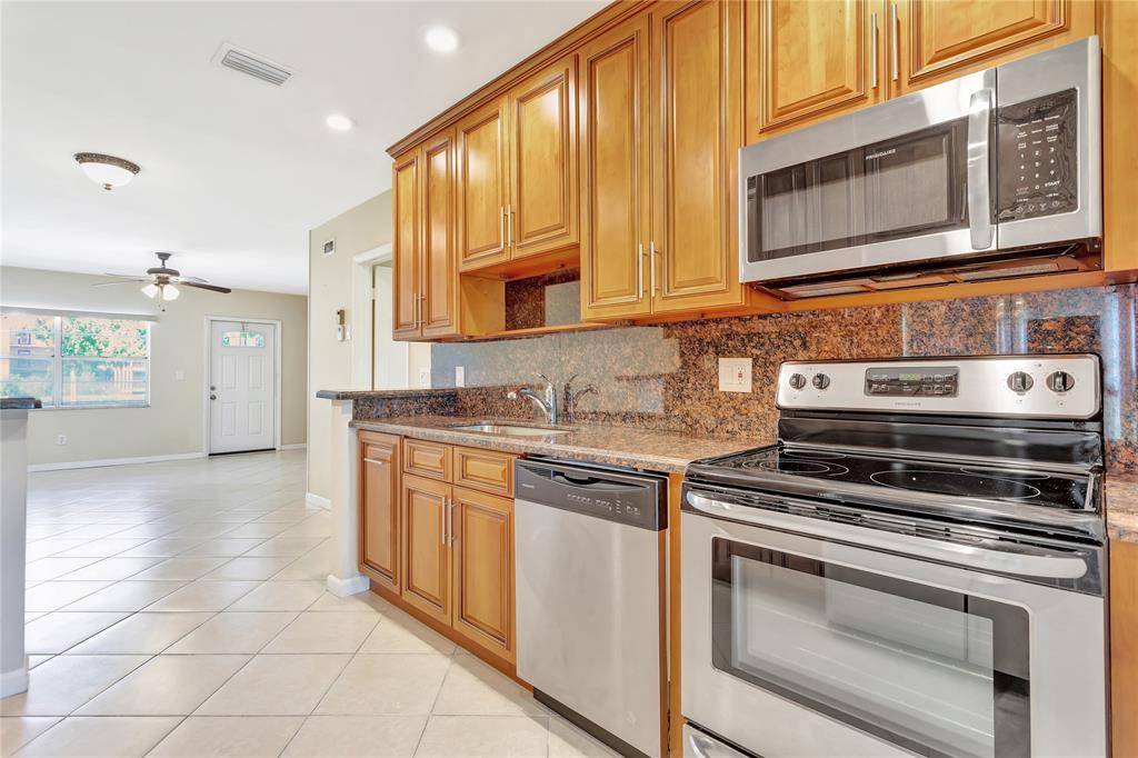 Margate, FL 33063,7290 NW 1st St #205