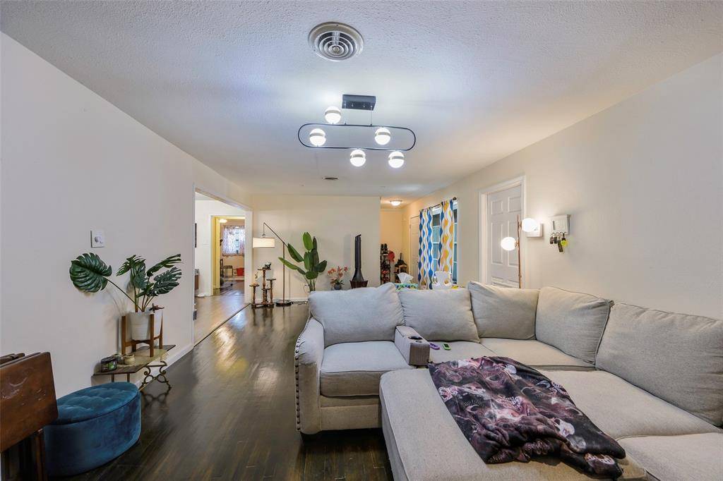 Dallas, TX 75227,8619 Reva Street