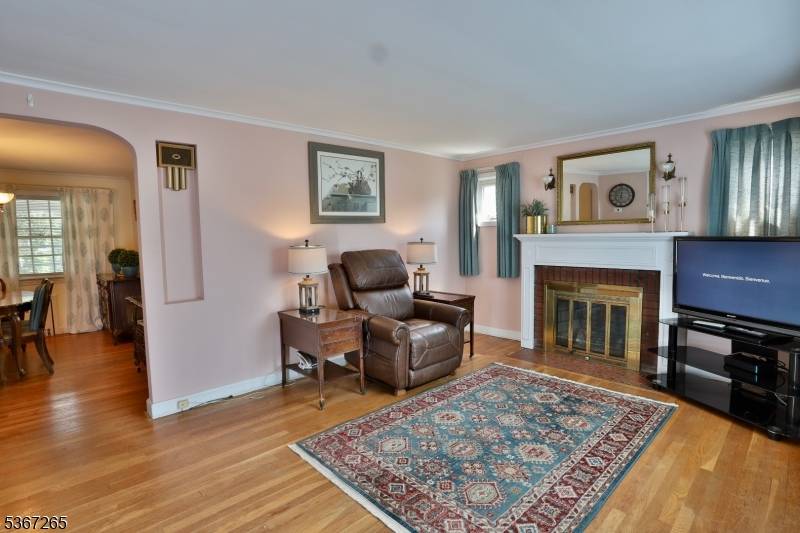Linden City, NJ 07036,121 Birchwood Rd