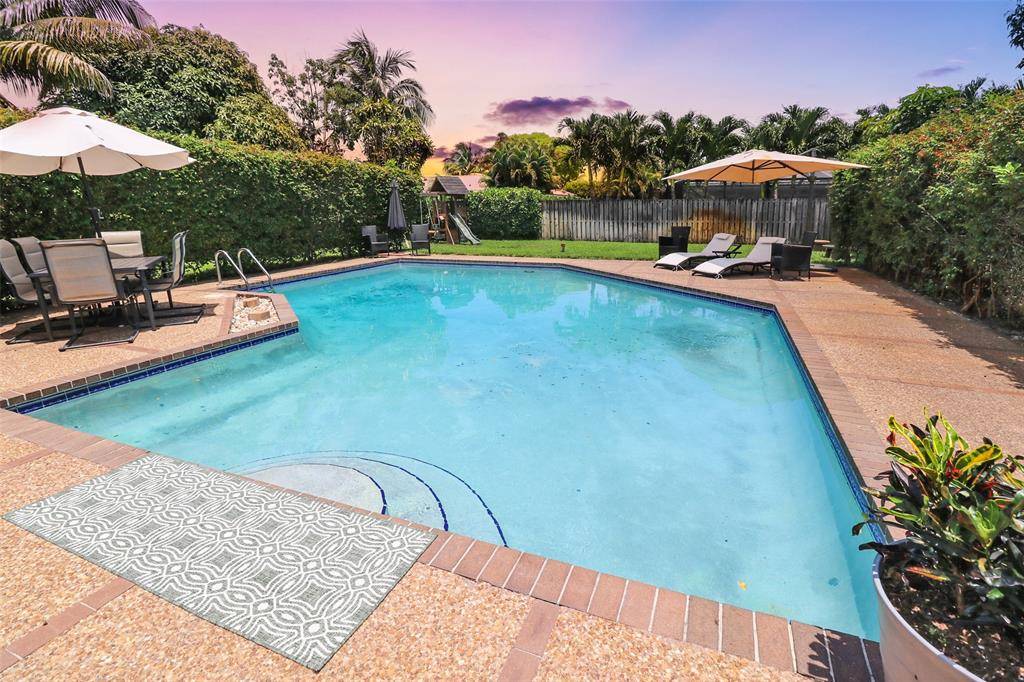 Coral Springs, FL 33071,877 NW 87th Ave