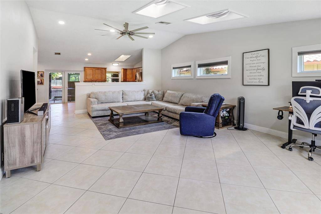 Coral Springs, FL 33071,877 NW 87th Ave