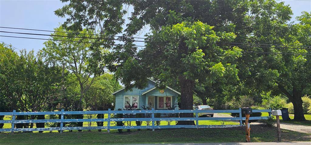 Grand Saline, TX 75140,812 N Waldrip Street