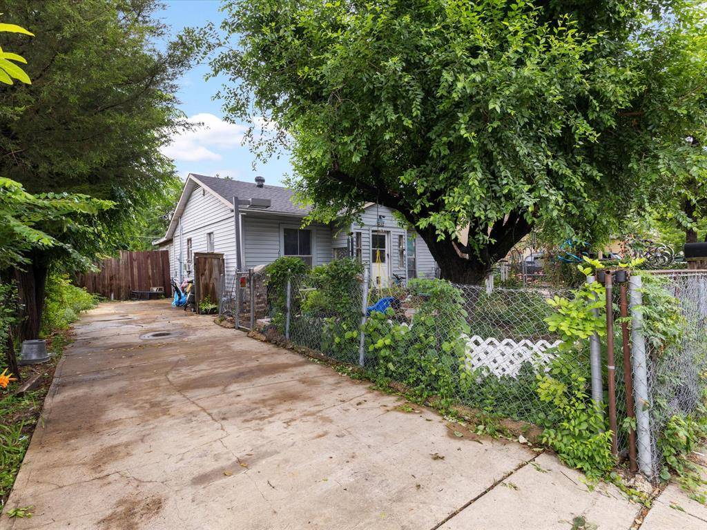 Dallas, TX 75216,2232 E Kiest Boulevard